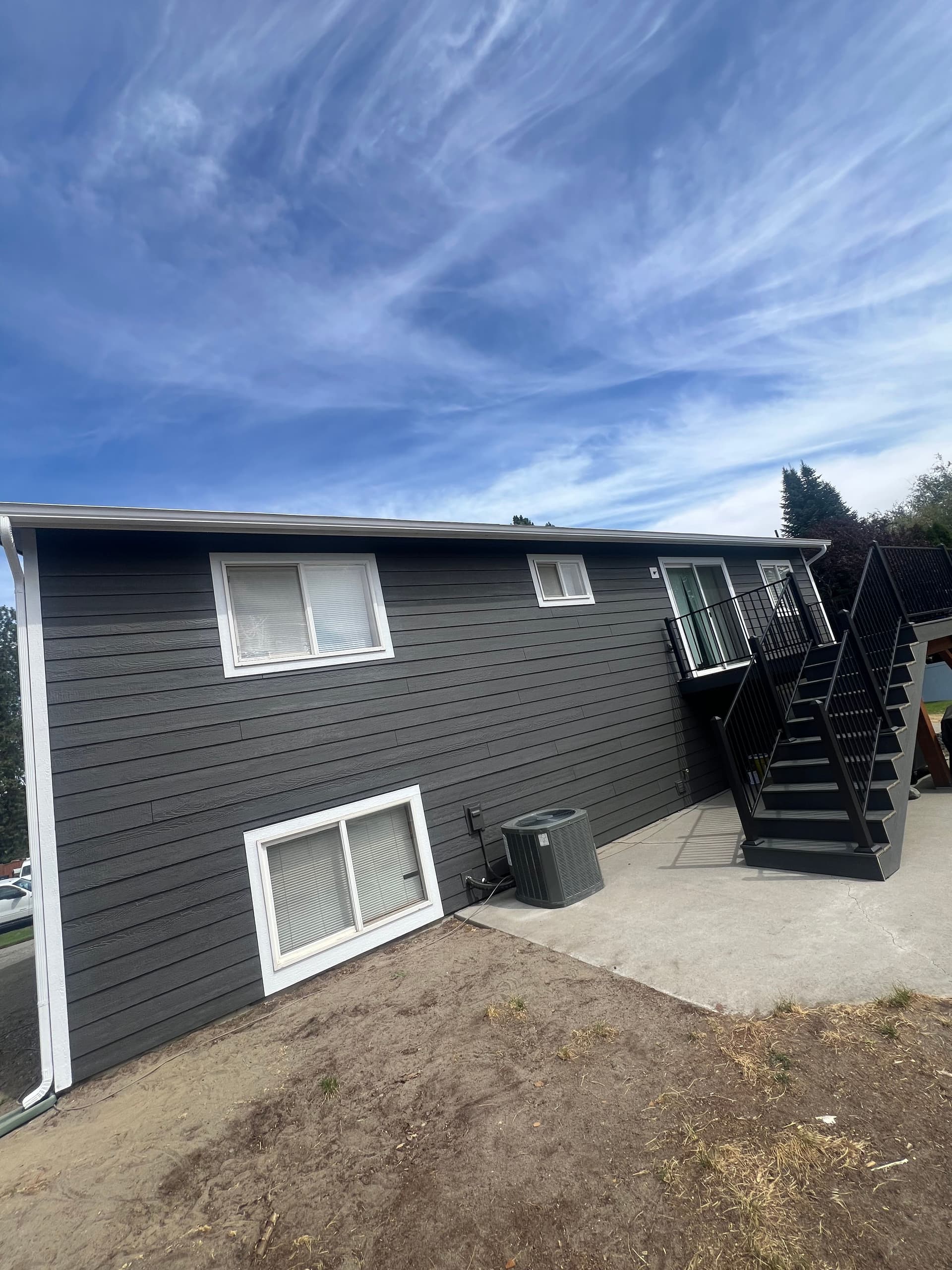 Gallery photos for Stunning Exterior Transformation with Dark Gray Finish: Image #3