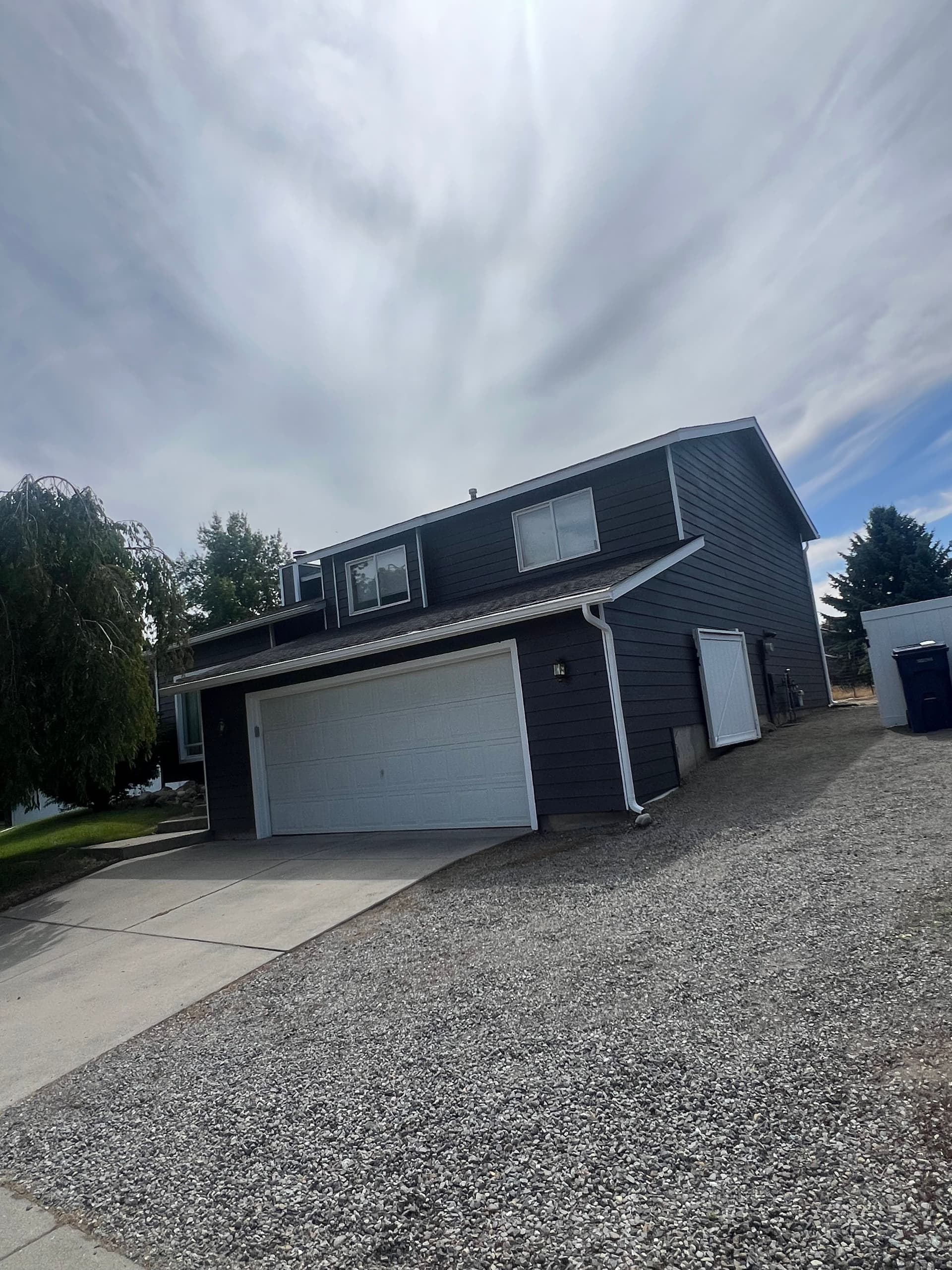 Gallery photos for Stunning Exterior Transformation with Dark Gray Finish: Image #5